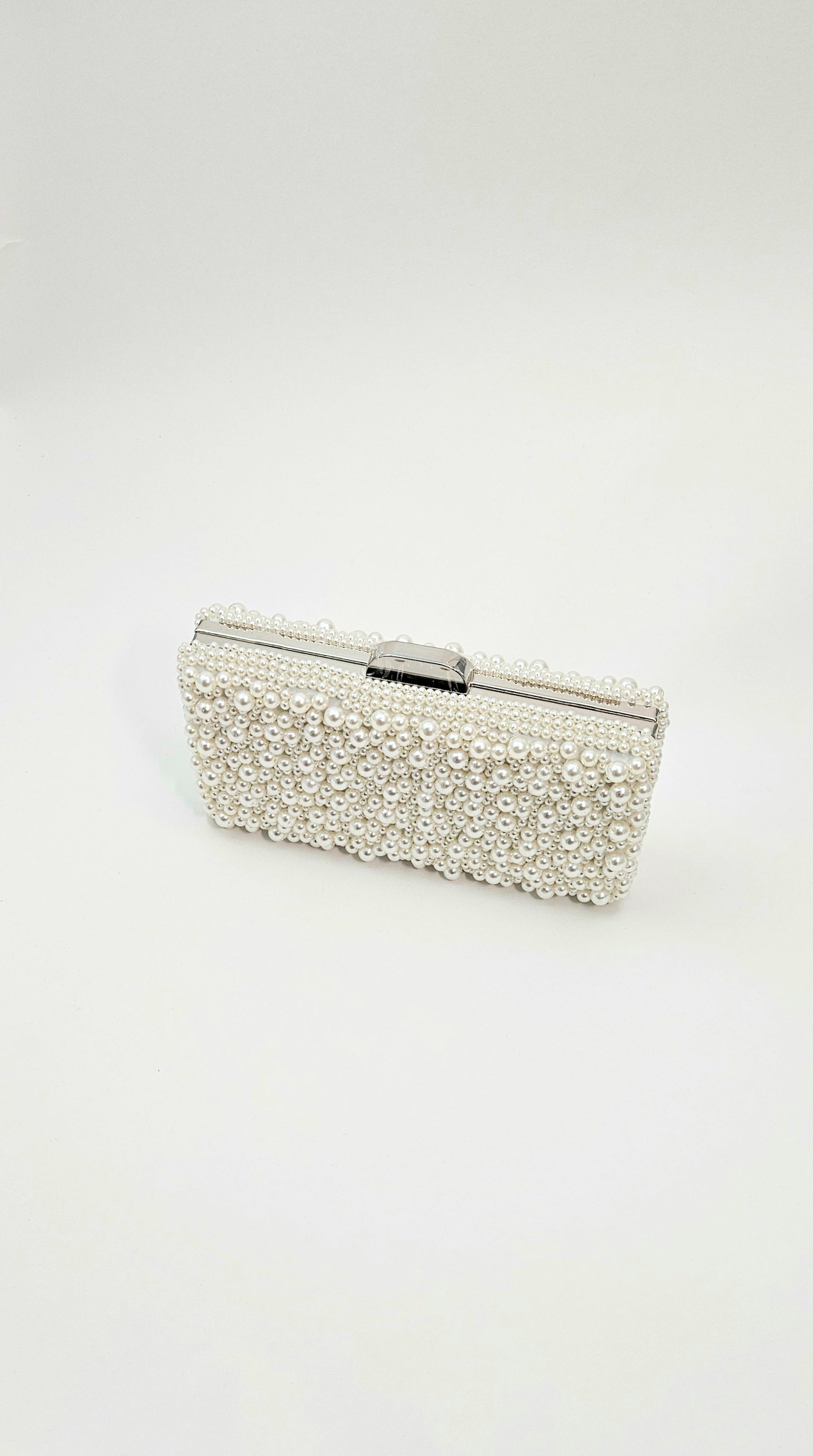 SALLY PEARL CLUTCH (SILVER)