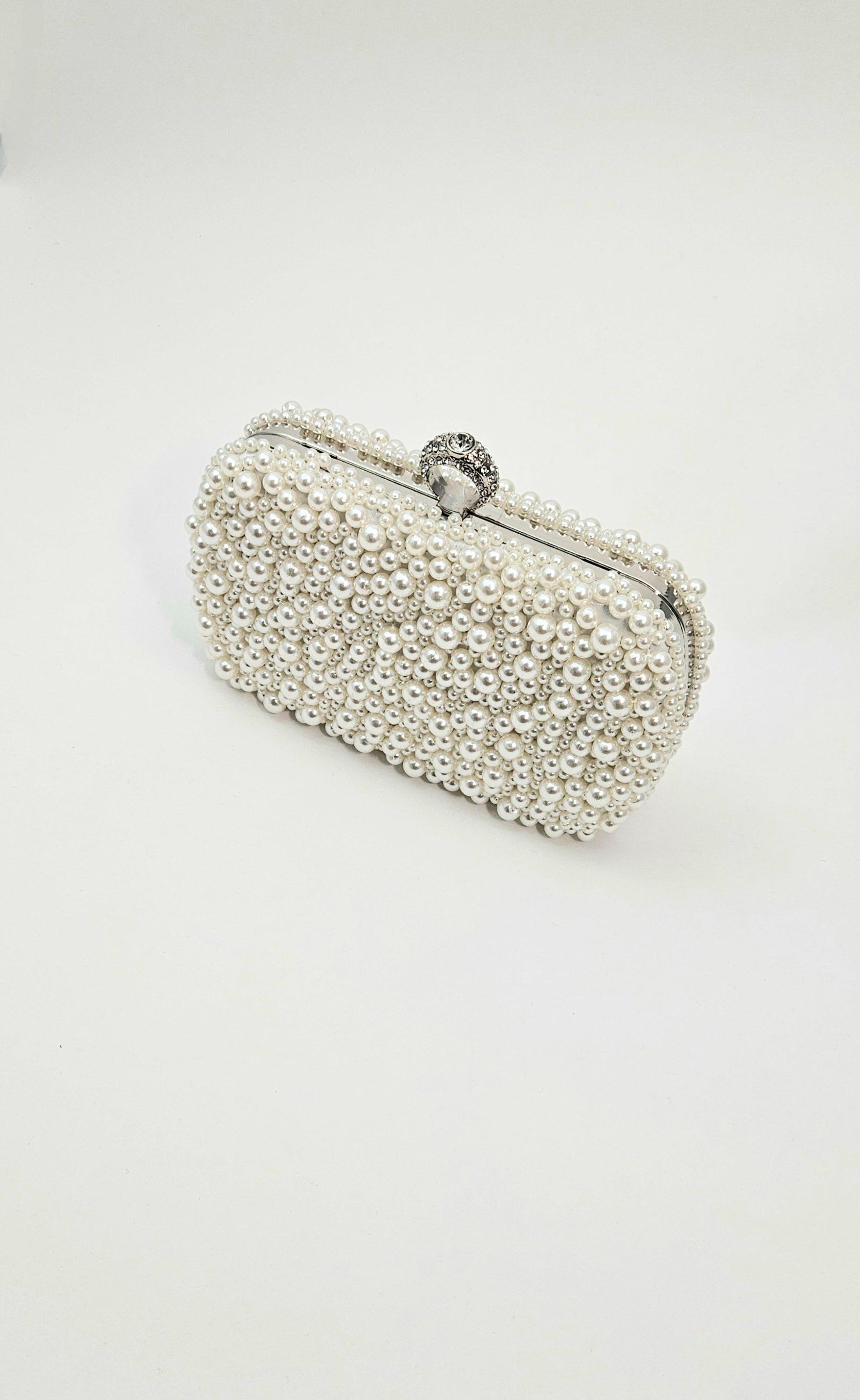 LIBBY PEARL CLUTCH (PEARL/SILVER)