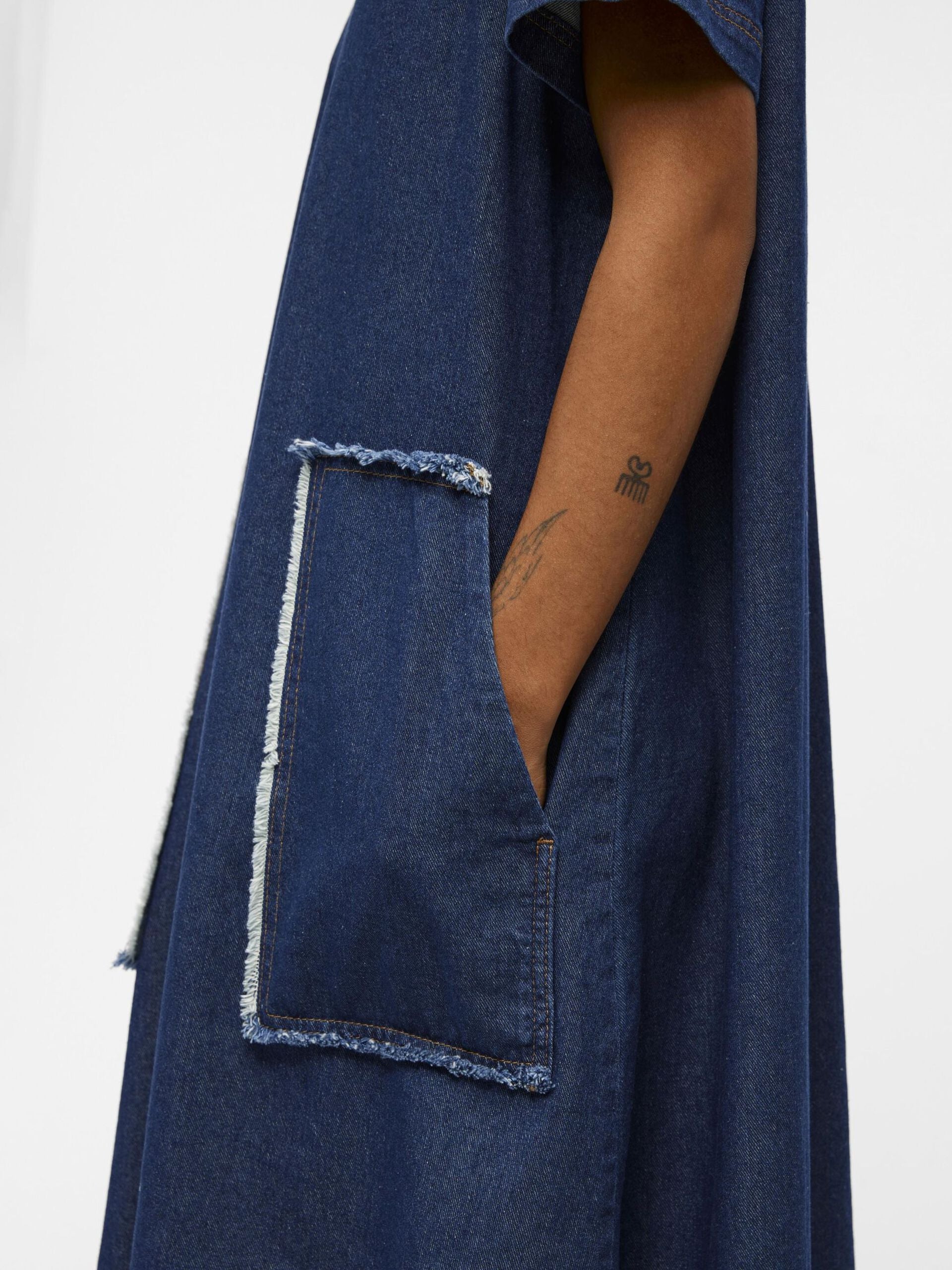 HARLOW LONG DENIM DRESS (DENIM/RINSE WASH)