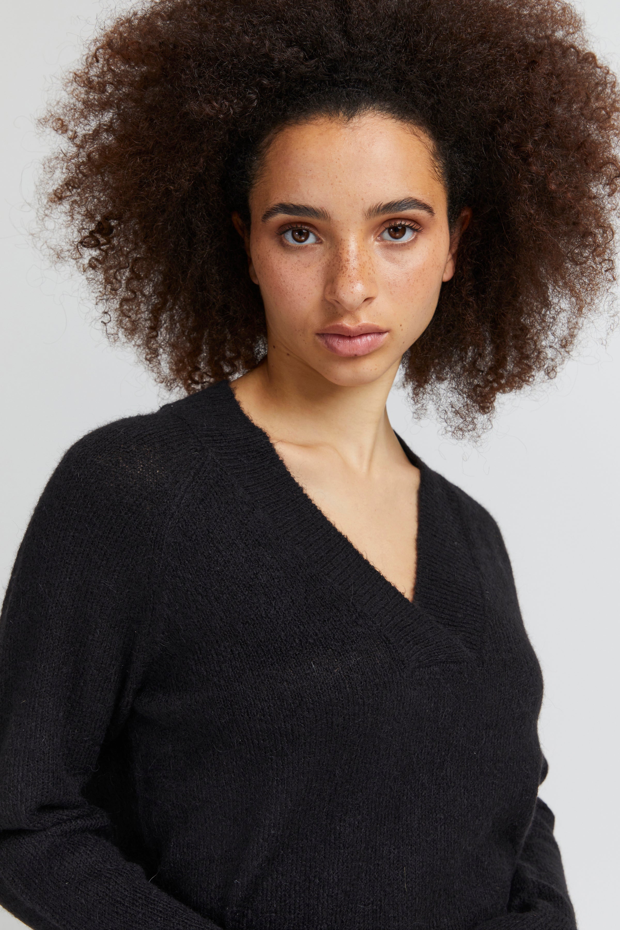 Kamara V-Neck Jumper (Black)