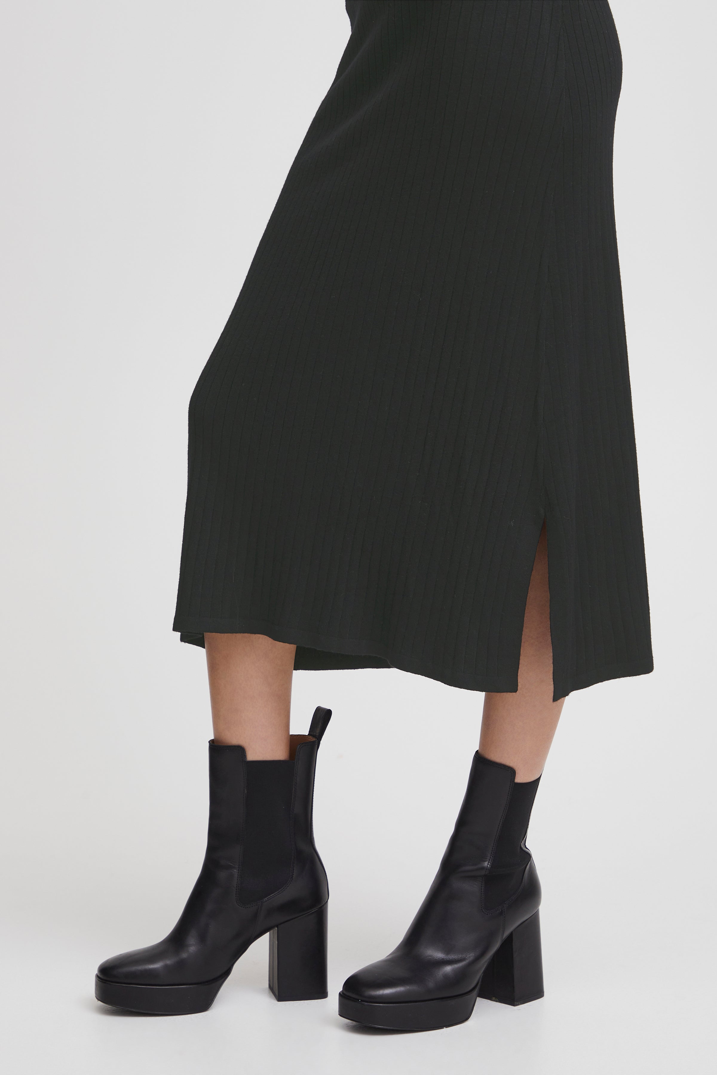 Vera Knitted Midi Skirt (Black)