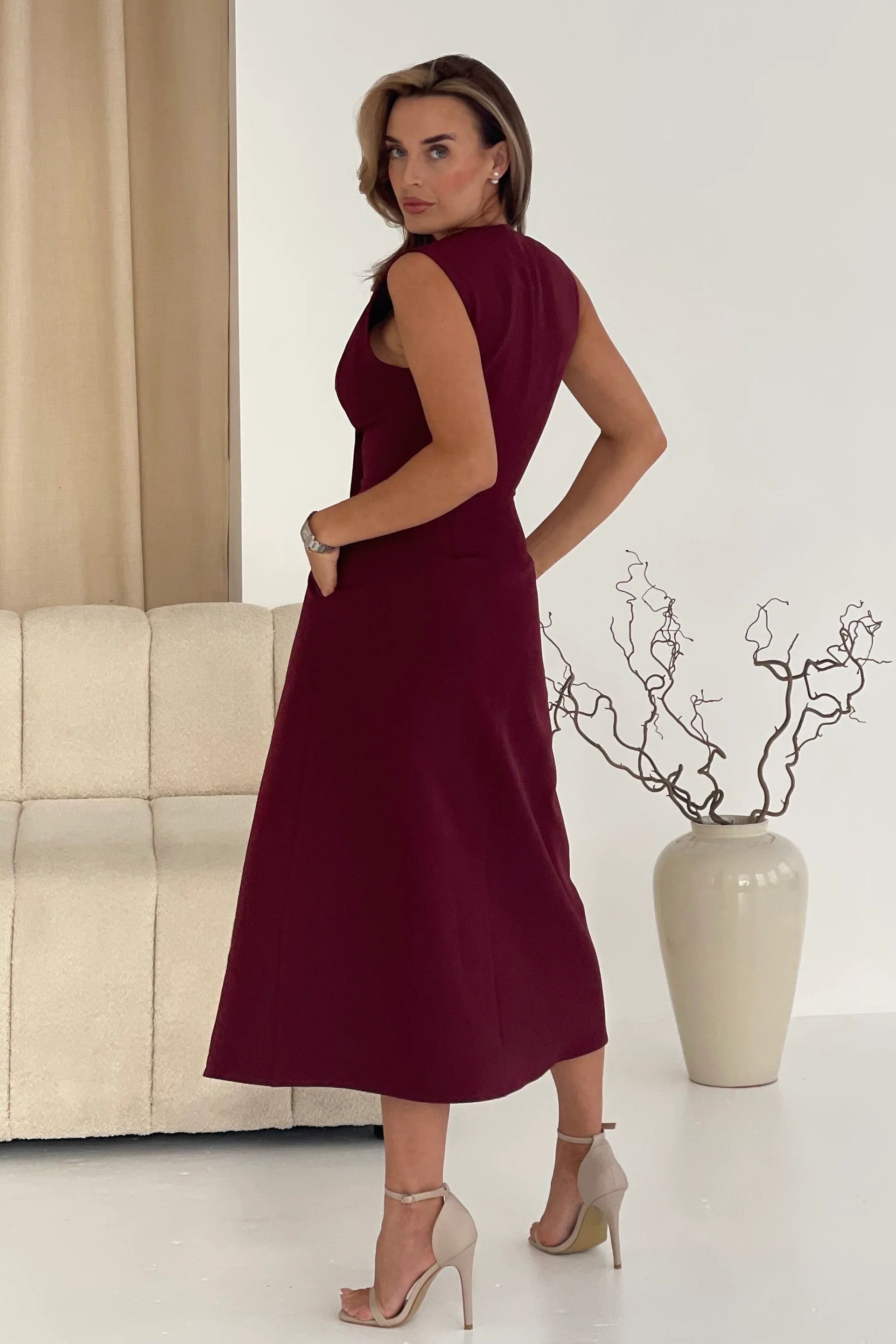 Hazel Tailored Sleeveless Midi Dress (Wine)