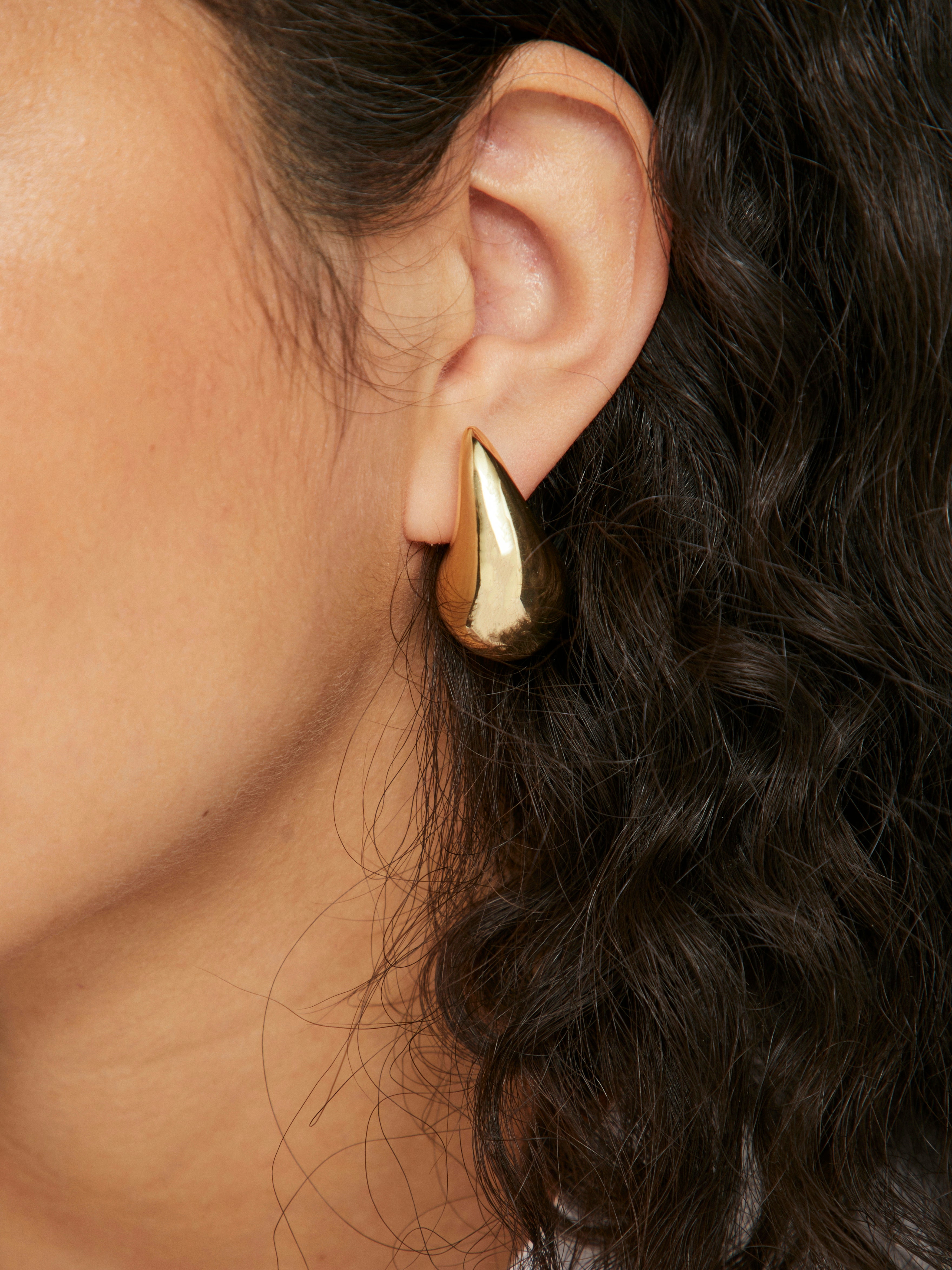 Kelly Tear Drop Earrings (Gold)